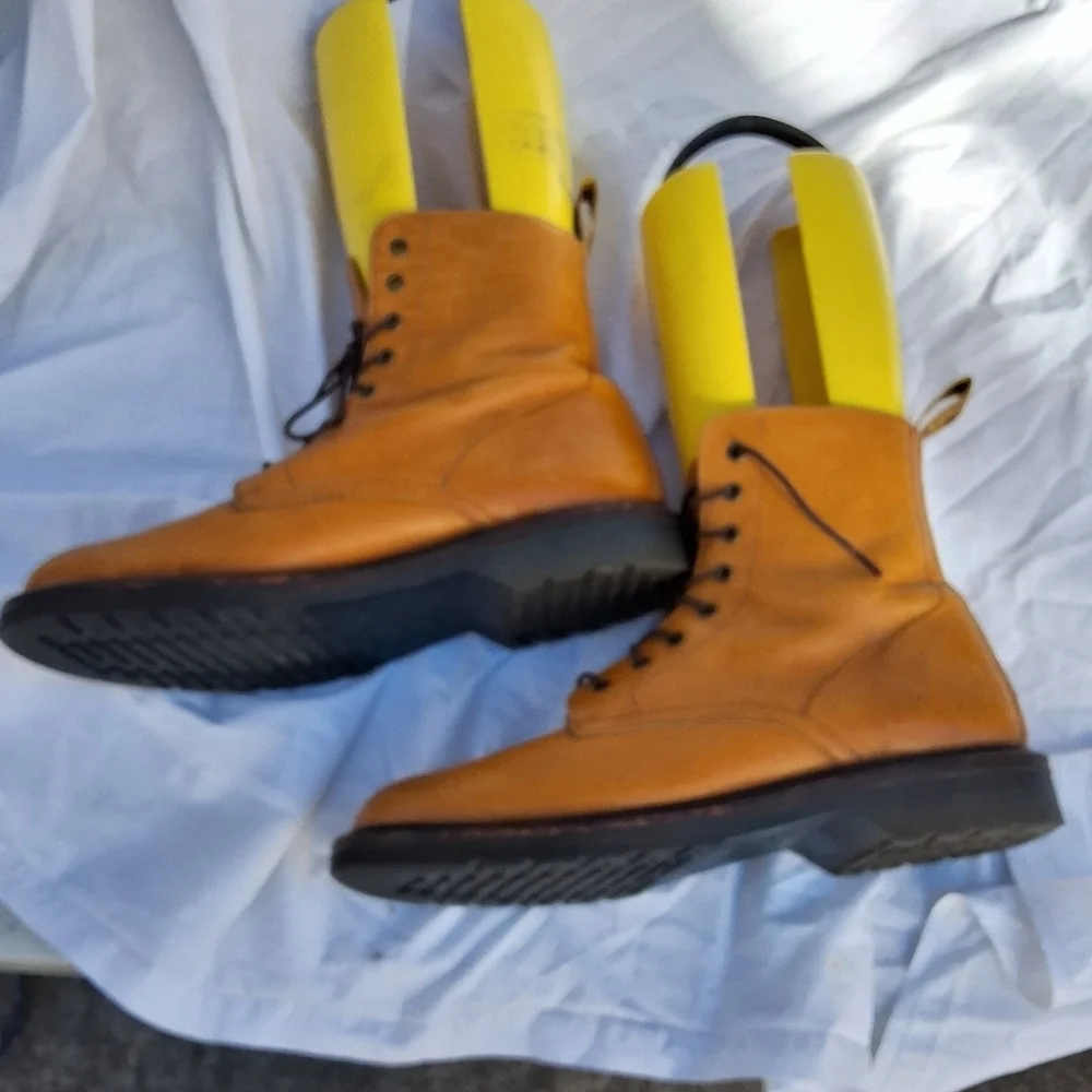 Dr. Martens Felicity Leather tie up boots M8/ W10